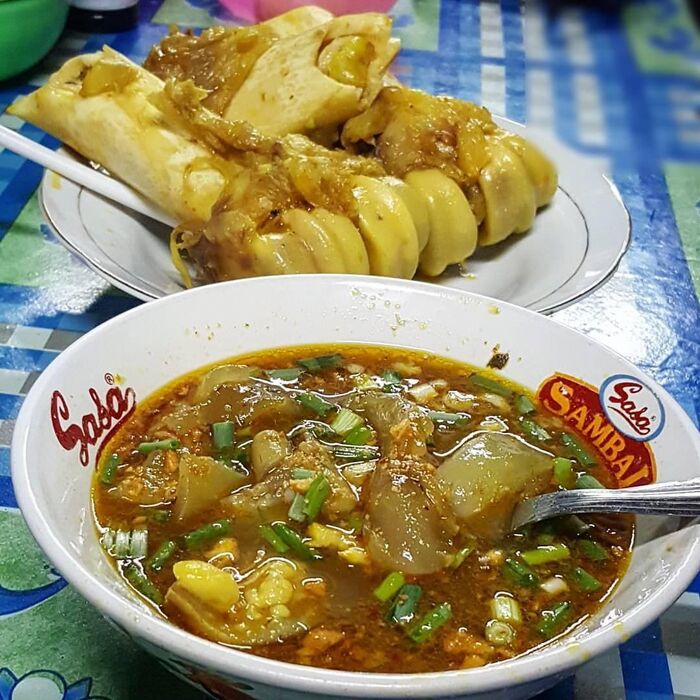 Warung Bu Aach: Santapan Harian yang Menggugah Selera di Tegalkamulyan